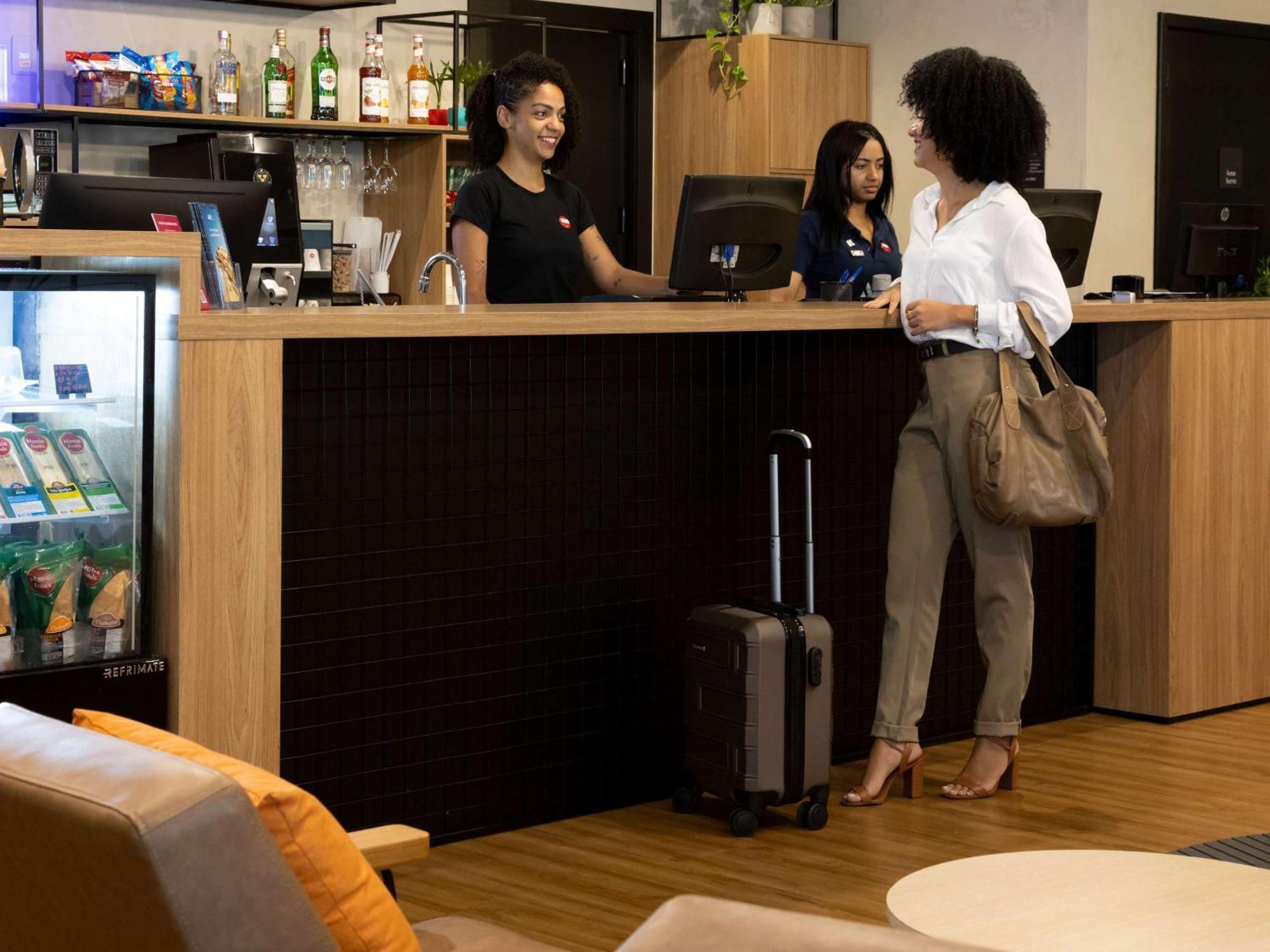 Готель Ibis Belo Horizonte Savassi Екстер'єр фото